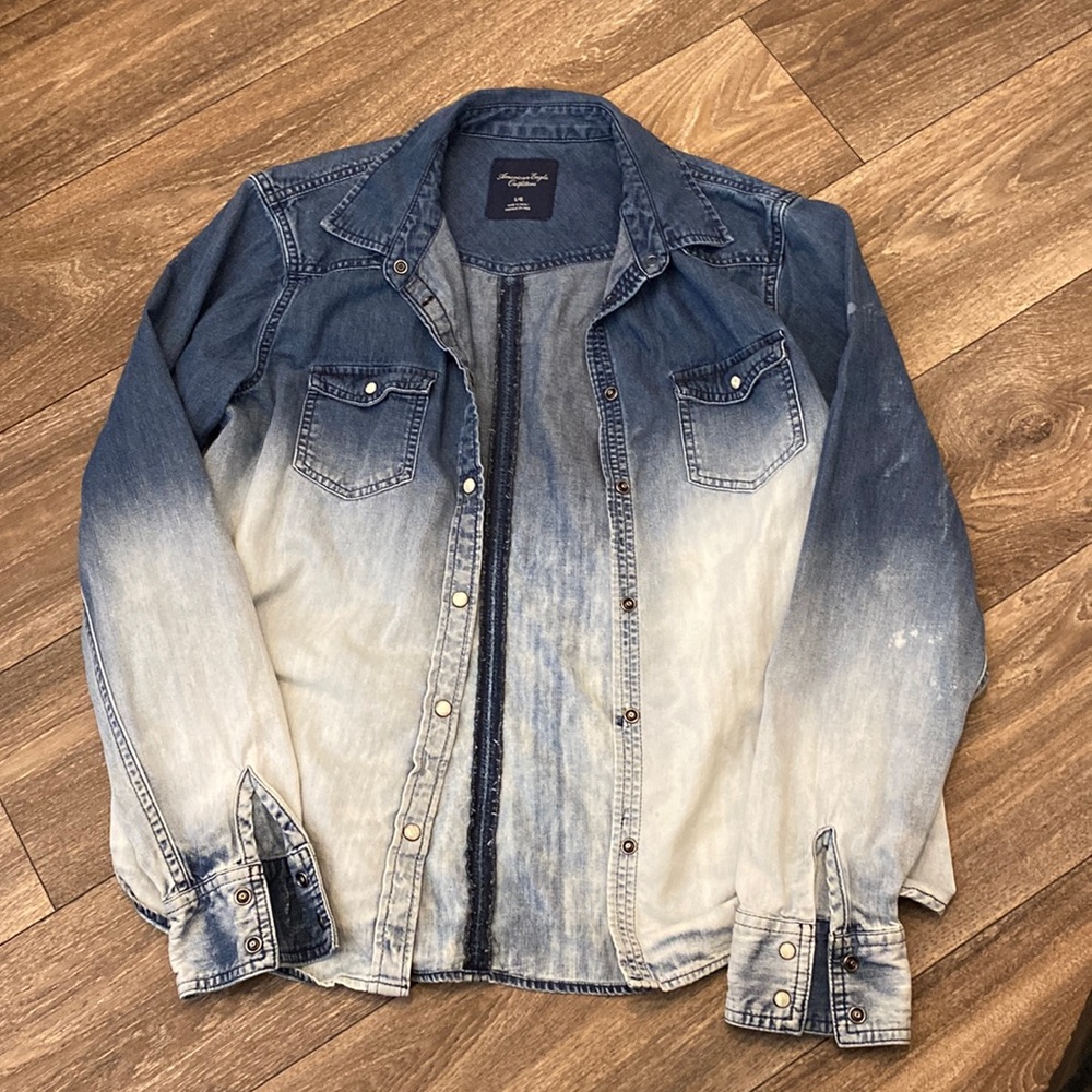 American Eagle ombré button up denim top
